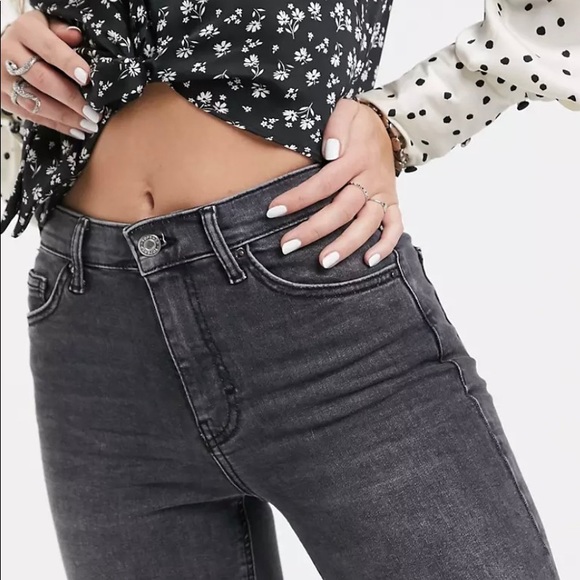 Topshop Jamie Jeans in Washed Black - Picture 2 of 5